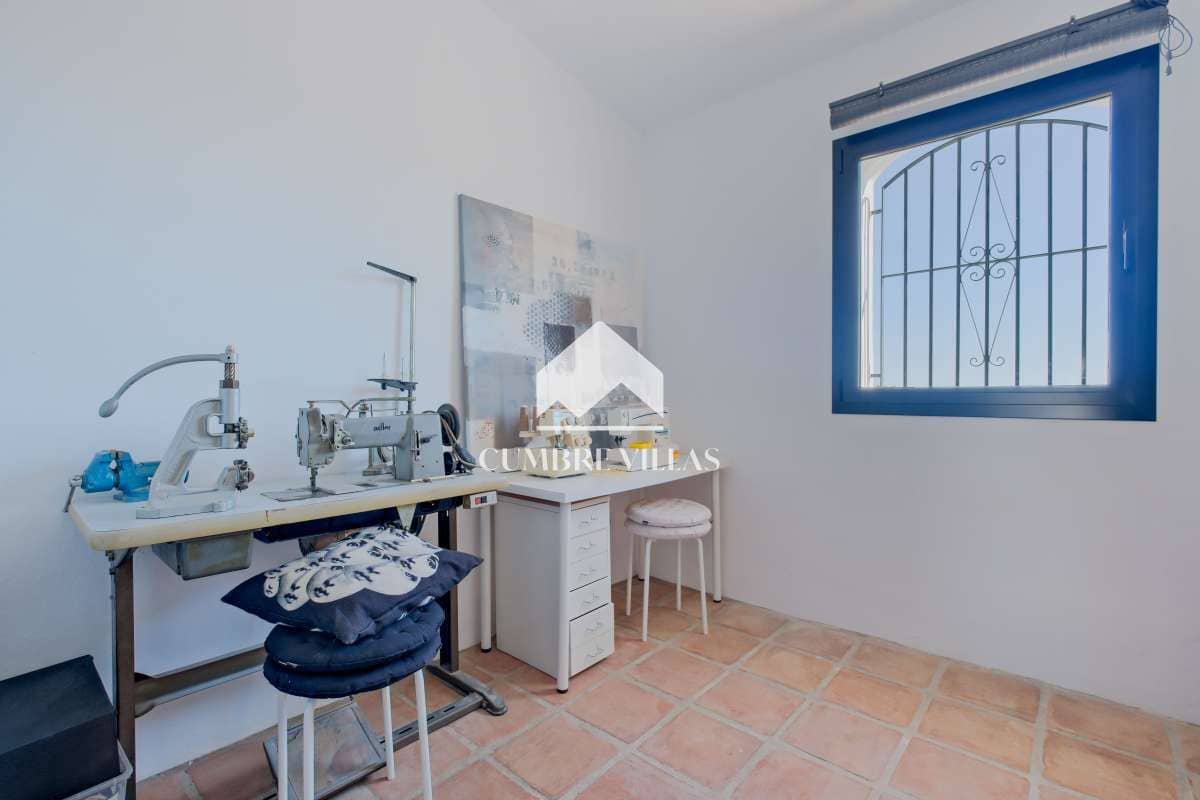 5 soveværelse Finca/Landehus til salg i Almunecar med swimmingpool garage - € 795.000 (Ref: 9603669)