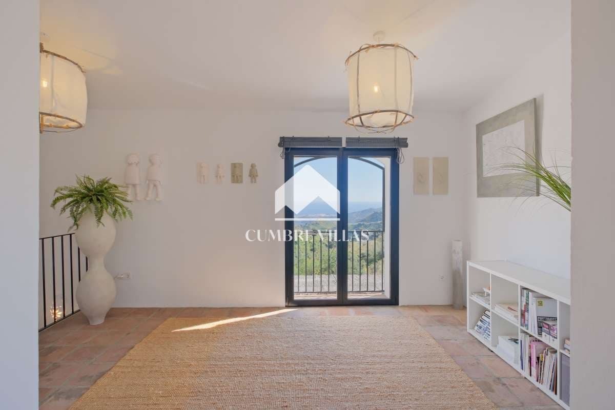 5 soveværelse Finca/Landehus til salg i Almunecar med swimmingpool garage - € 795.000 (Ref: 9603669)