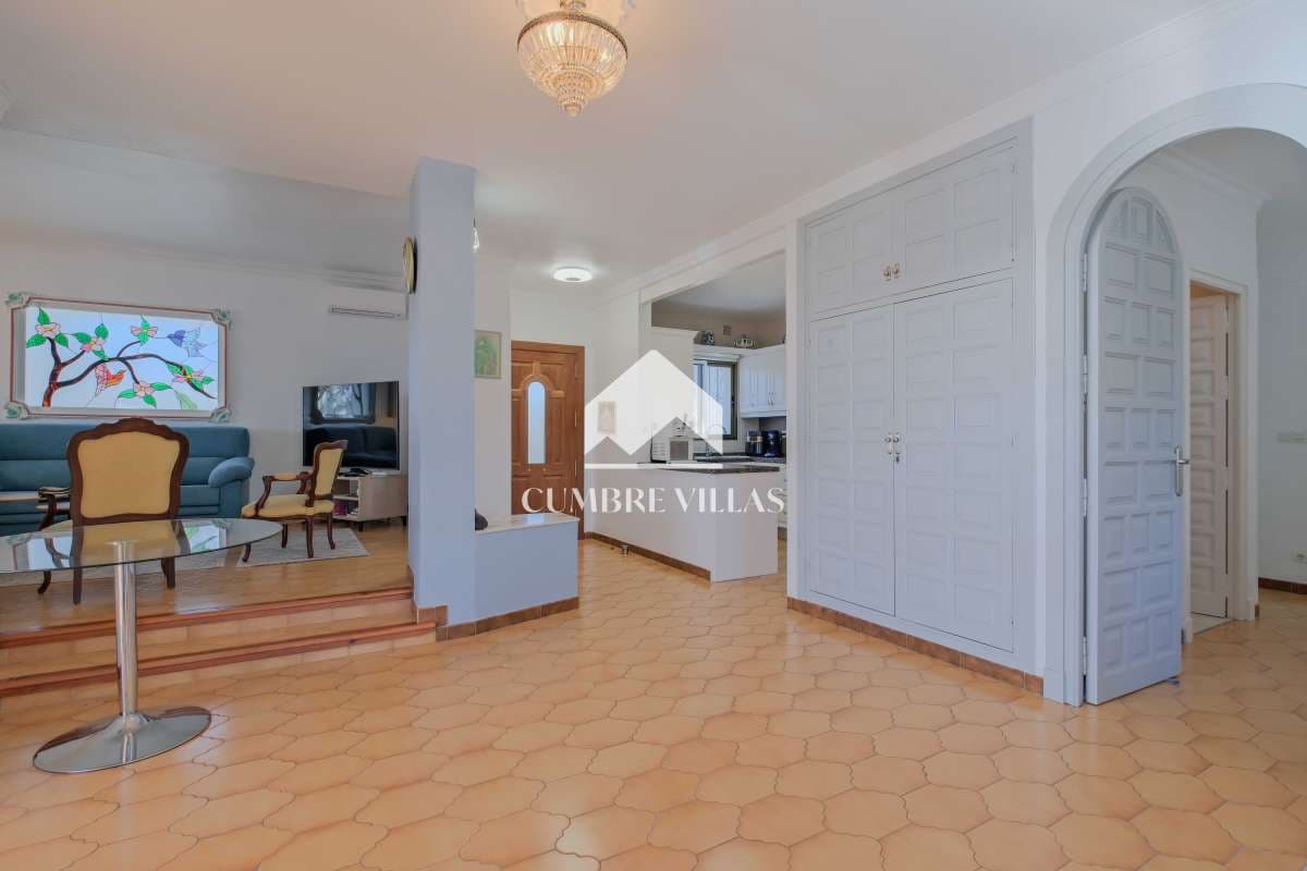 Chalet de 4 habitaciones en Salobreña en venta con piscina garaje - 575.000 € (Ref: 9650929)