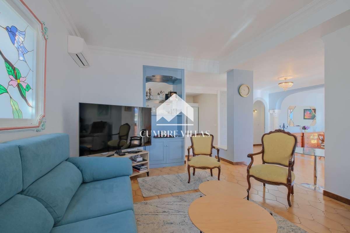 Chalet de 4 habitaciones en Salobreña en venta con piscina garaje - 575.000 € (Ref: 9650929)