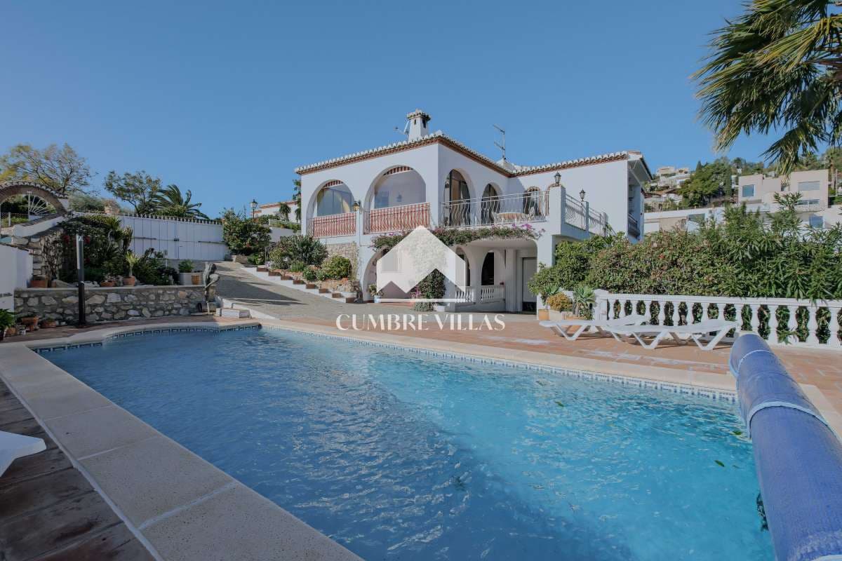 Chalet de 4 habitaciones en Salobreña en venta con piscina garaje - 575.000 € (Ref: 9650929)