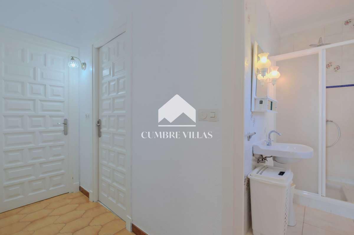 Chalet de 4 habitaciones en Salobreña en venta con piscina garaje - 575.000 € (Ref: 9650929)
