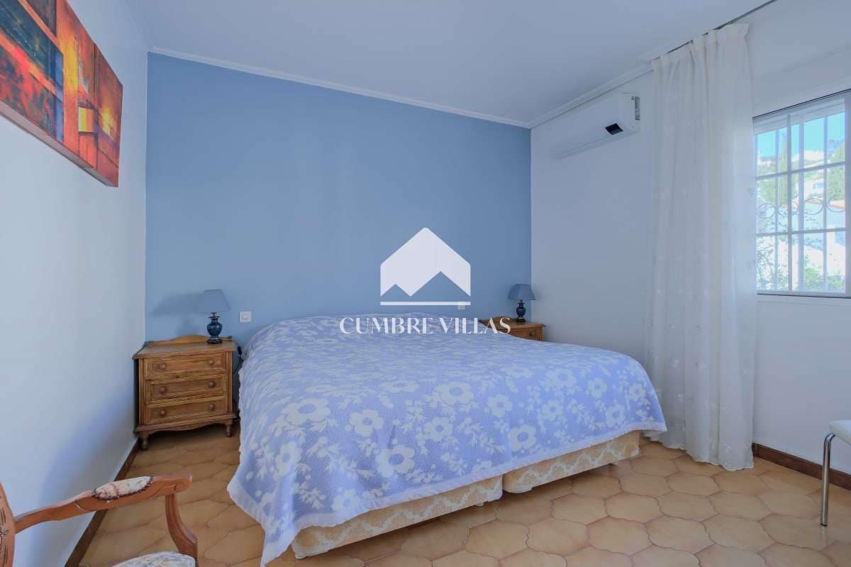 Chalet de 4 habitaciones en Salobreña en venta con piscina garaje - 575.000 € (Ref: 9650929)