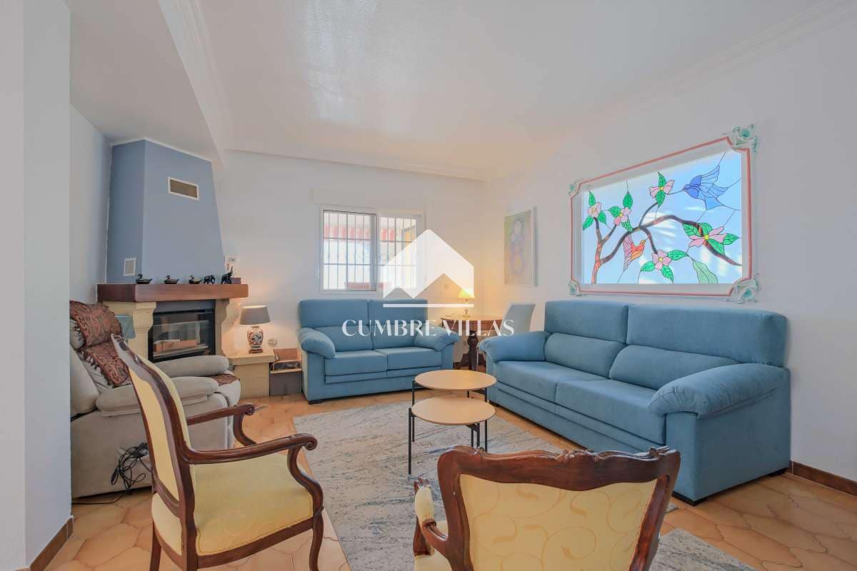 Chalet de 4 habitaciones en Salobreña en venta con piscina garaje - 575.000 € (Ref: 9650929)