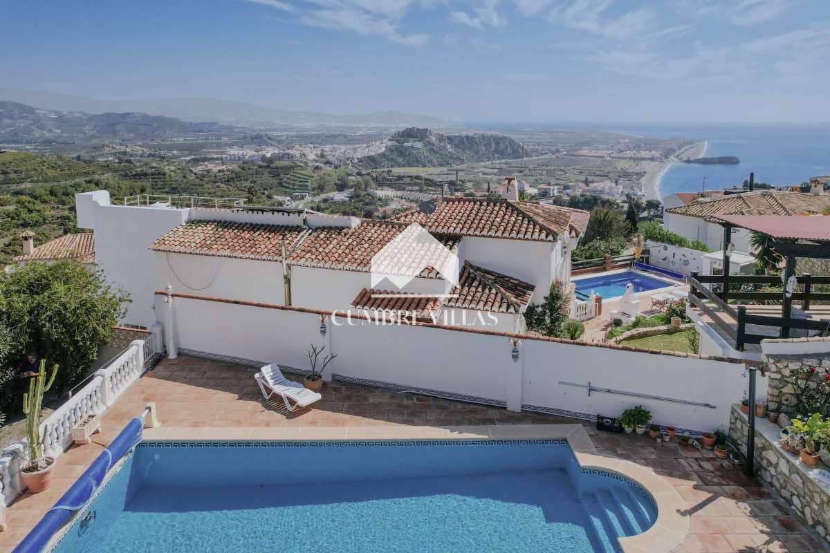 Chalet de 4 habitaciones en Salobreña en venta con piscina garaje - 575.000 € (Ref: 9650929)