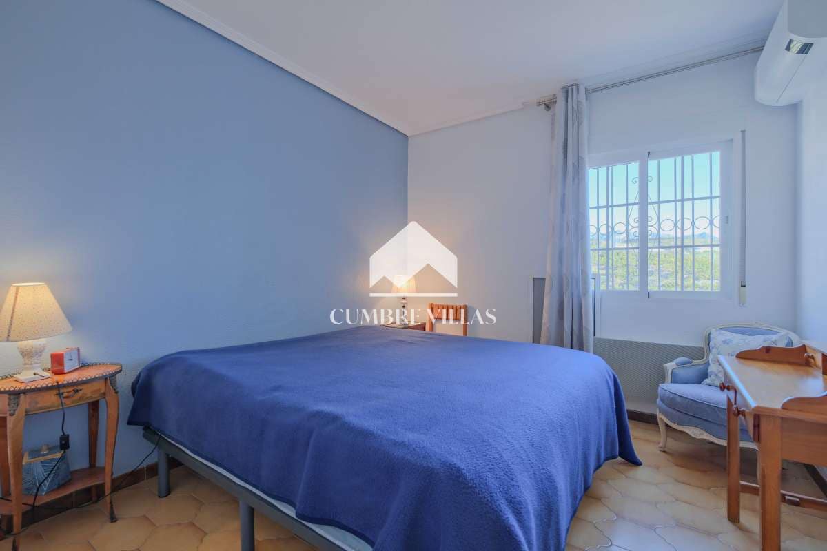 Chalet de 4 habitaciones en Salobreña en venta con piscina garaje - 575.000 € (Ref: 9650929)