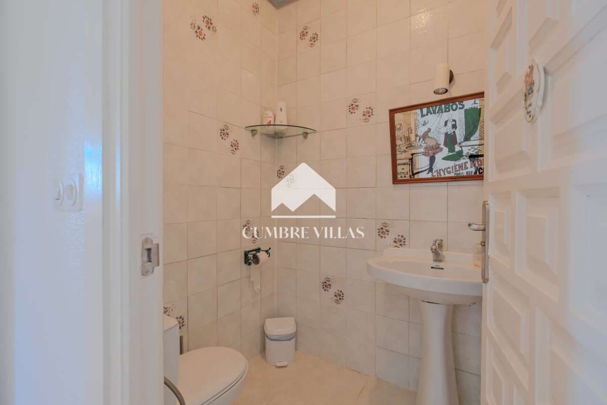 Chalet de 4 habitaciones en Salobreña en venta con piscina garaje - 575.000 € (Ref: 9650929)