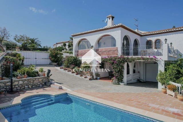 Chalet de 4 habitaciones en Salobreña en venta con piscina garaje - 575.000 € (Ref: 9650929)