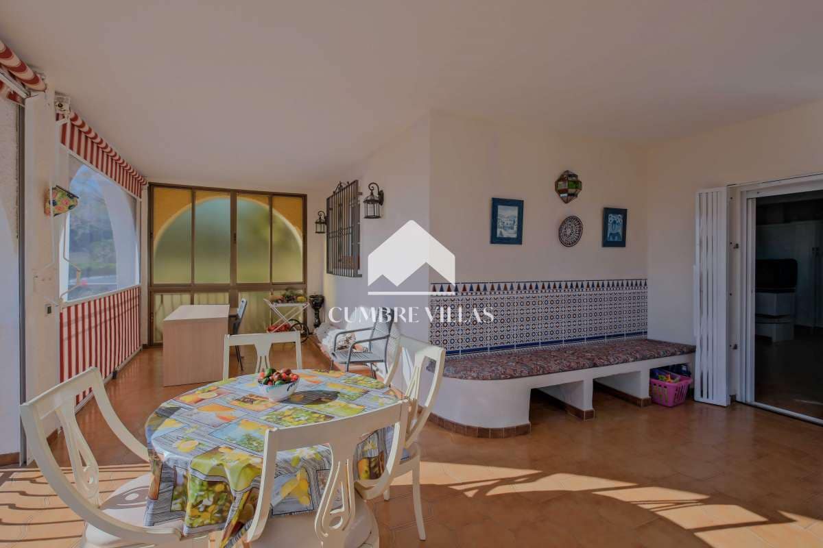 Chalet de 4 habitaciones en Salobreña en venta con piscina garaje - 575.000 € (Ref: 9650929)