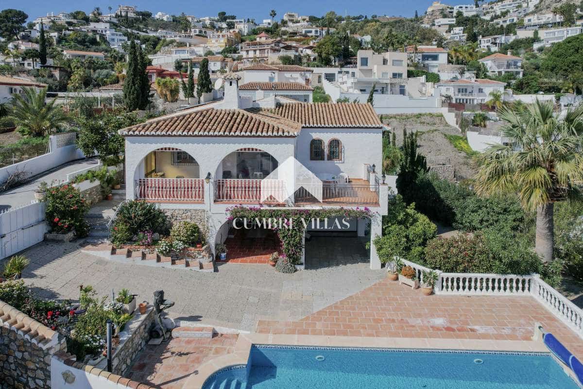 Chalet de 4 habitaciones en Salobreña en venta con piscina garaje - 575.000 € (Ref: 9650929)