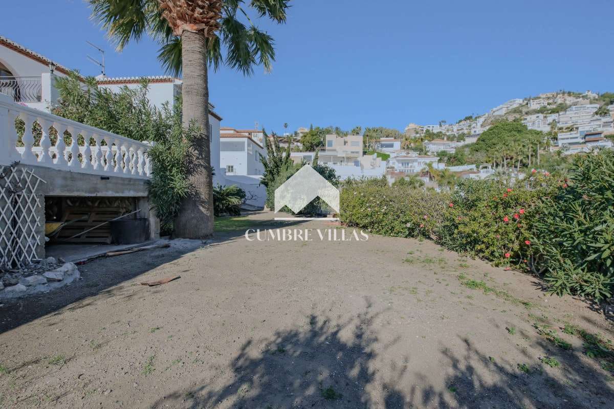 Chalet de 4 habitaciones en Salobreña en venta con piscina garaje - 575.000 € (Ref: 9650929)