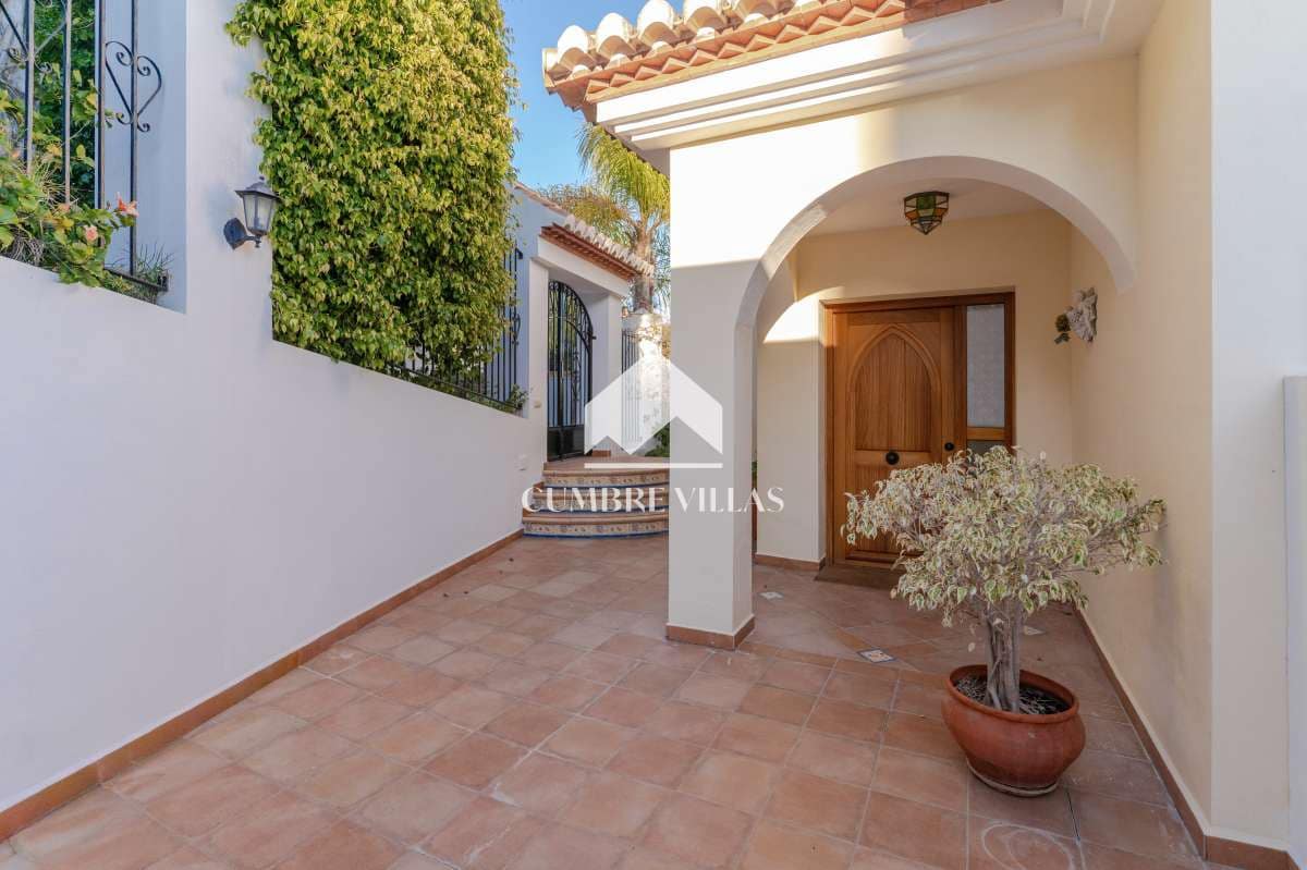 5 makuuhuone Huvila myytävänä paikassa Salobrena mukana uima-altaan - 1 495 000 € (Ref: 9665629)