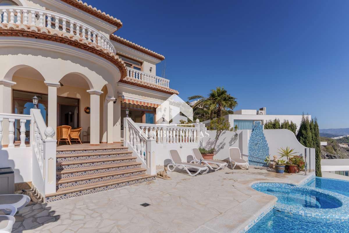 5 makuuhuone Huvila myytävänä paikassa Salobrena mukana uima-altaan - 1 495 000 € (Ref: 9665629)