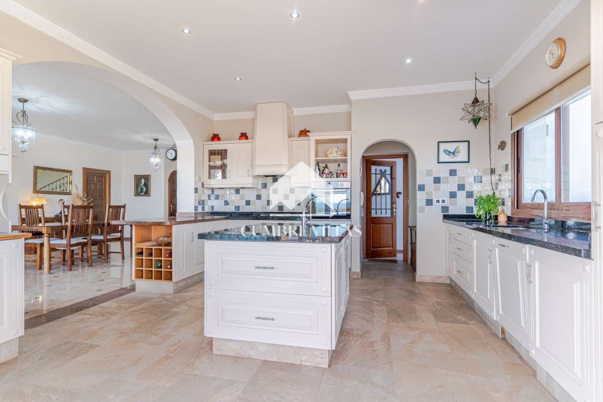 5 makuuhuone Huvila myytävänä paikassa Salobrena mukana uima-altaan - 1 495 000 € (Ref: 9665629)