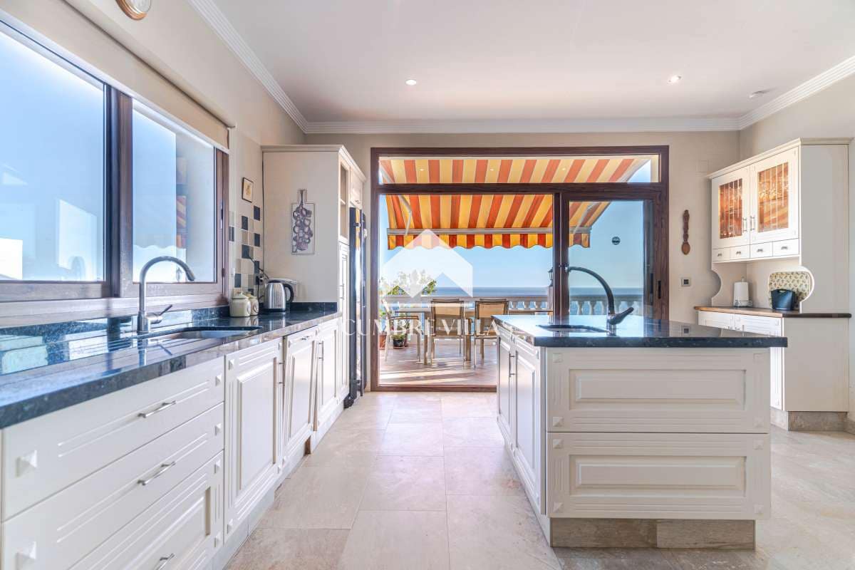 5 makuuhuone Huvila myytävänä paikassa Salobrena mukana uima-altaan - 1 495 000 € (Ref: 9665629)