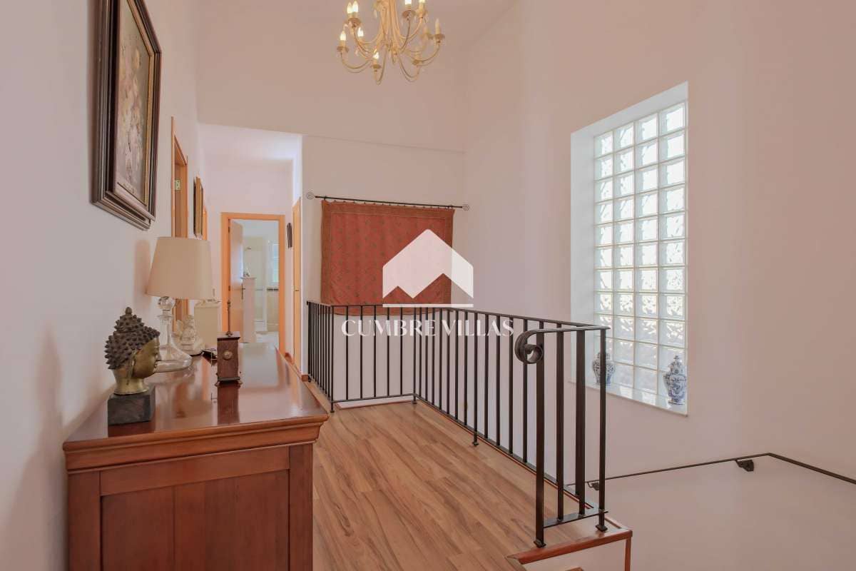 5 slaapkamer Villa te koop in Almunecar met zwembad - € 885.000 (Ref: 9679330)