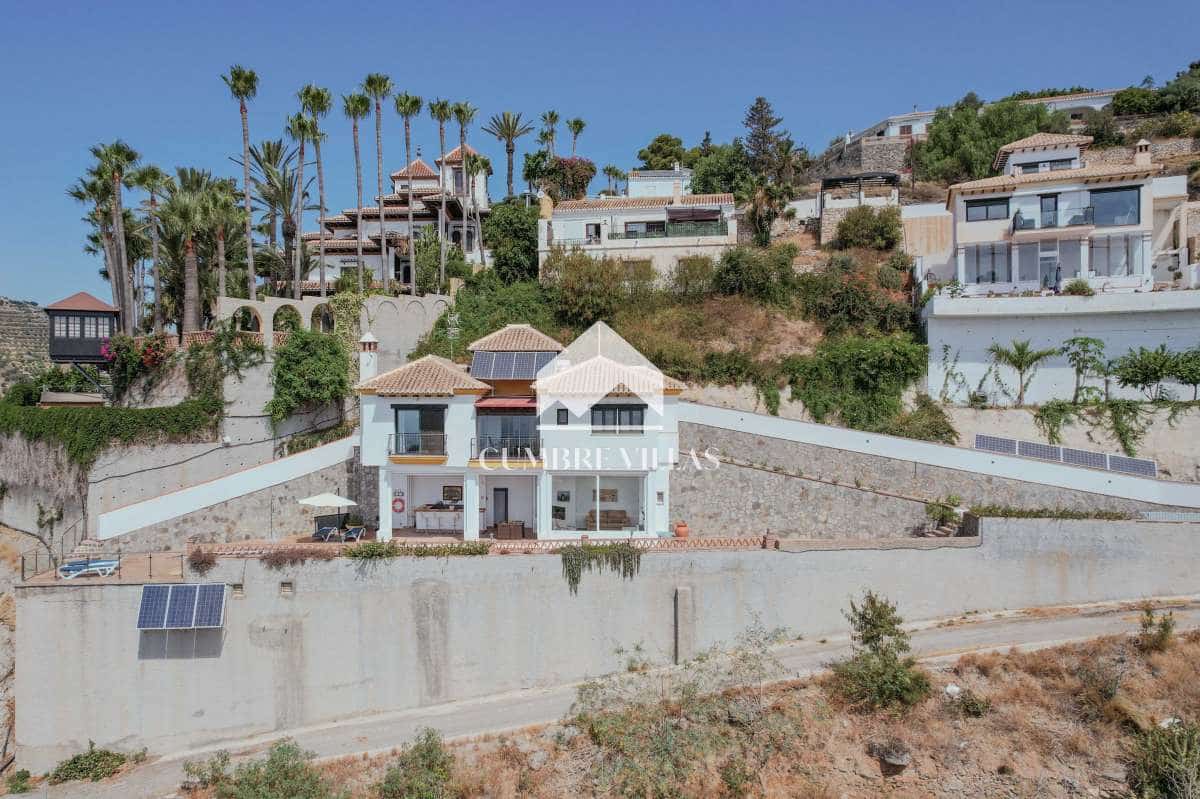 2 bedroom Villa for sale in Almunecar with pool - € 745,000 (Ref: 9694529)