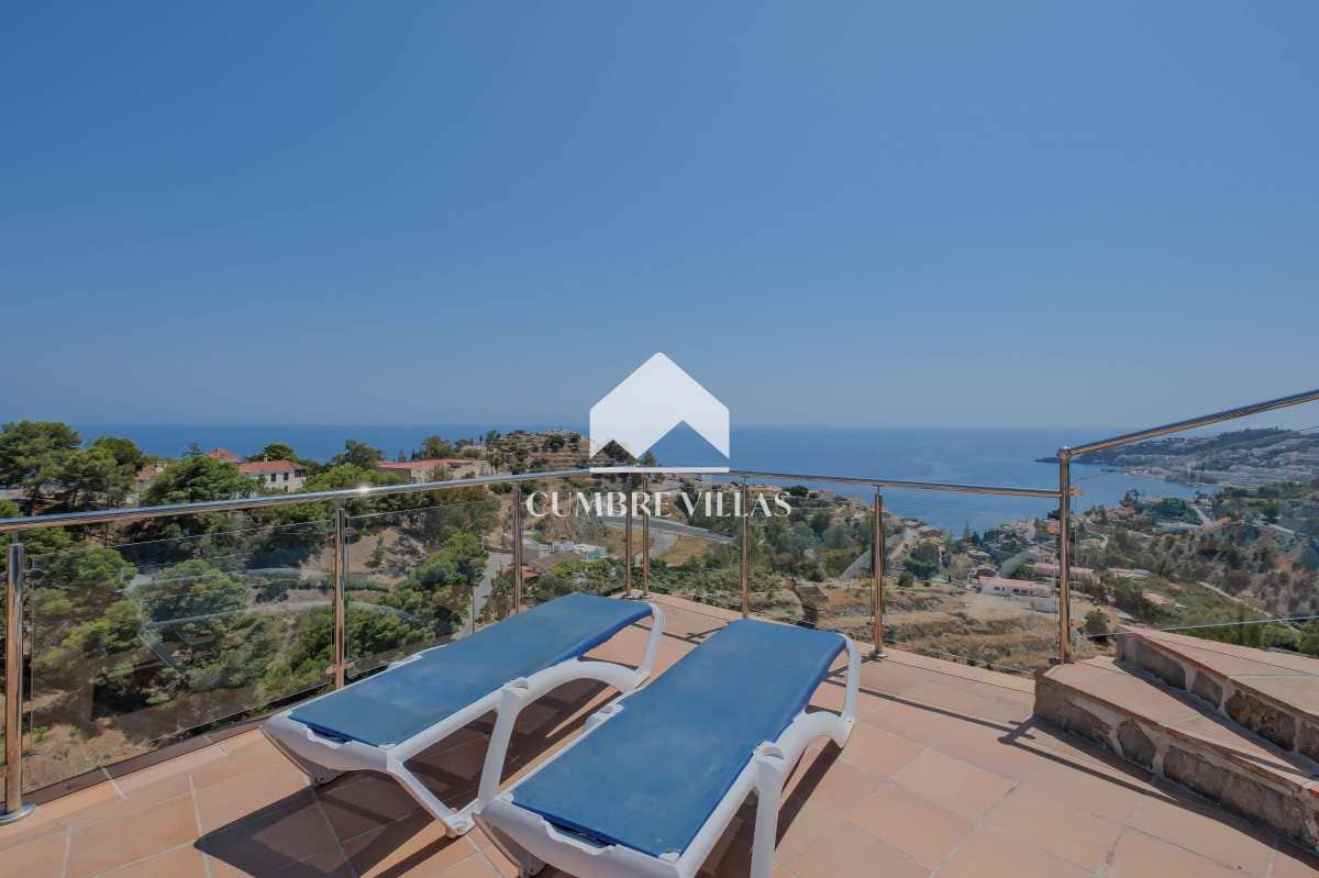 2 bedroom Villa for sale in Almunecar with pool - € 745,000 (Ref: 9694529)