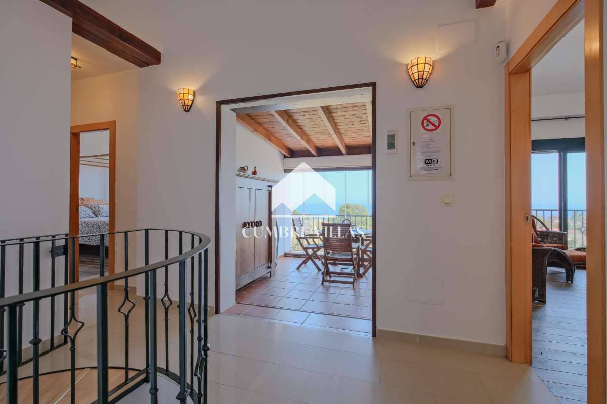 2 bedroom Villa for sale in Almunecar with pool - € 745,000 (Ref: 9694529)