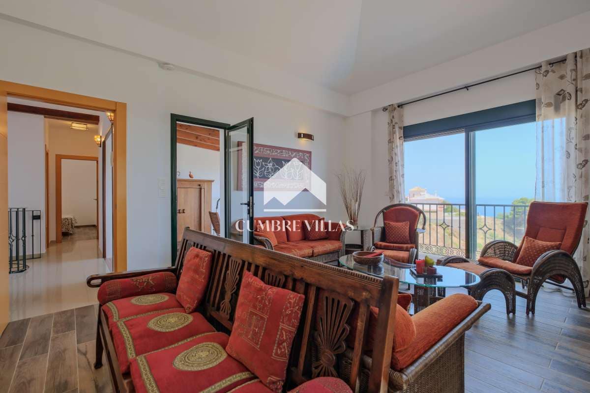 2 bedroom Villa for sale in Almunecar with pool - € 745,000 (Ref: 9694529)