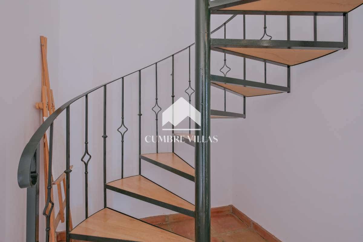 2 bedroom Villa for sale in Almunecar with pool - € 745,000 (Ref: 9694529)