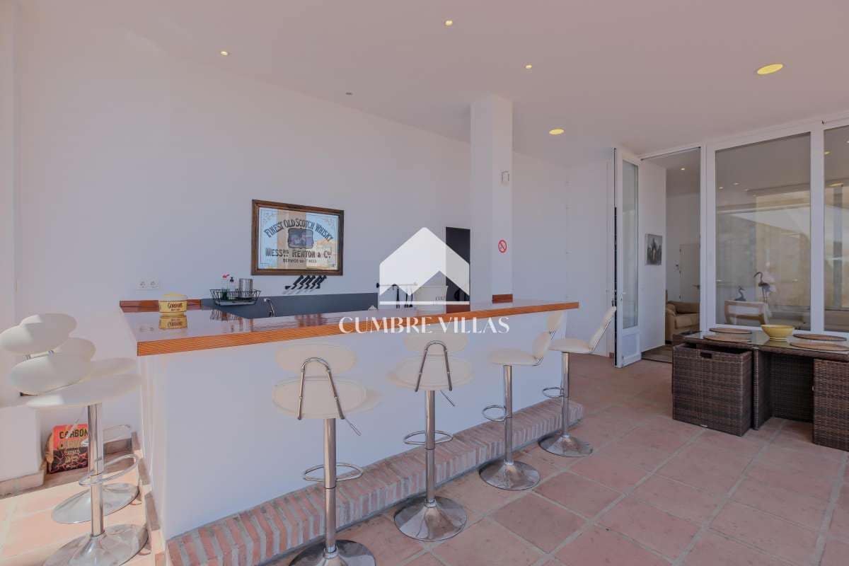 2 bedroom Villa for sale in Almunecar with pool - € 745,000 (Ref: 9694529)