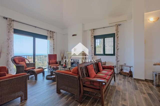 3 bedroom Villa for sale in Almuñécar with pool - € 745,000 (Ref: 9694529)