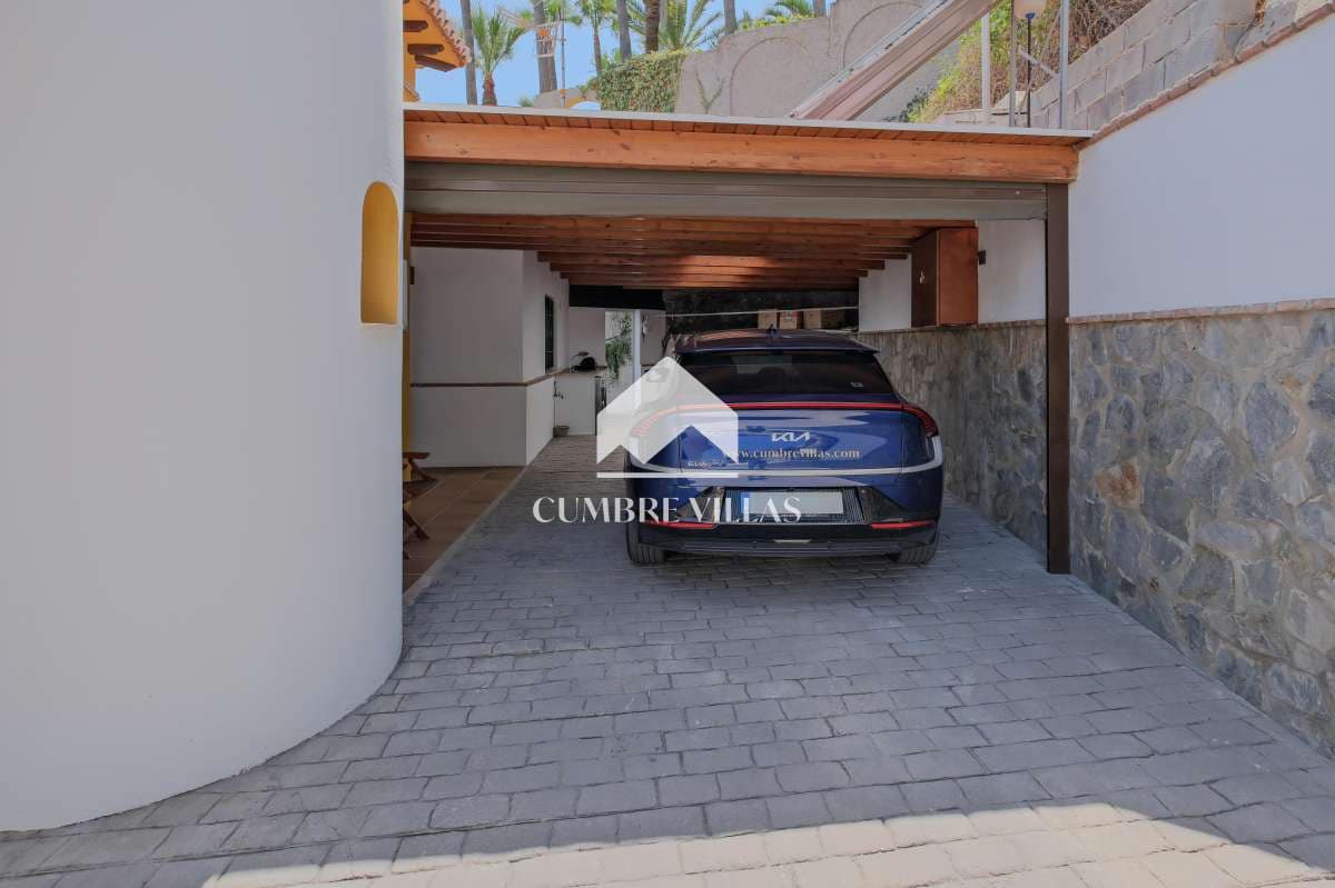 2 bedroom Villa for sale in Almunecar with pool - € 745,000 (Ref: 9694529)