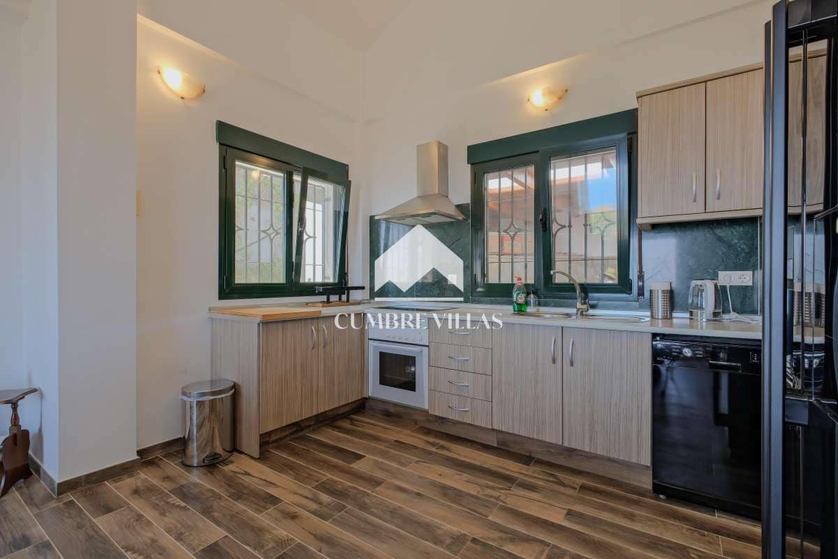 2 bedroom Villa for sale in Almunecar with pool - € 745,000 (Ref: 9694529)