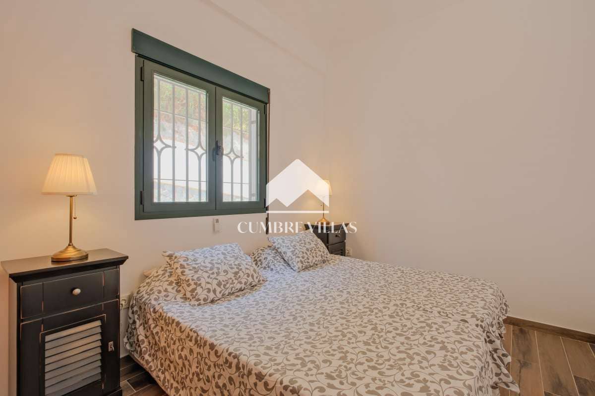 2 bedroom Villa for sale in Almunecar with pool - € 745,000 (Ref: 9694529)