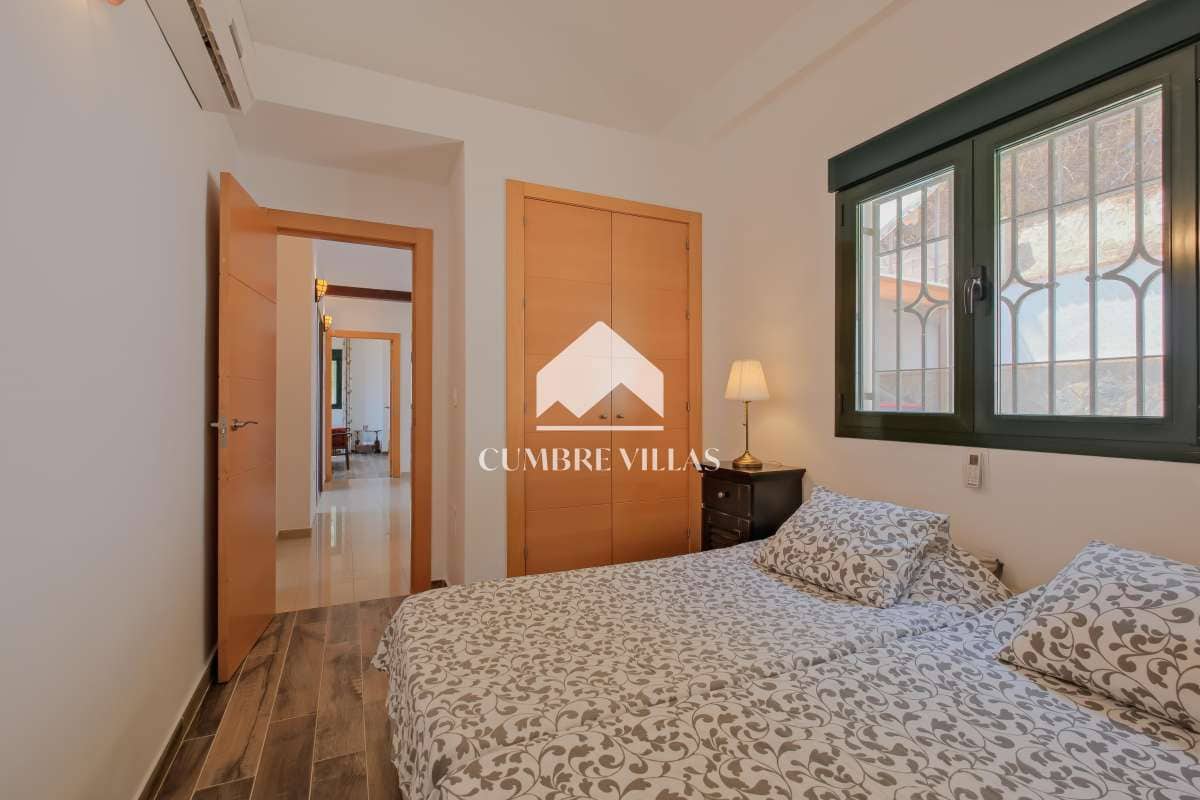 2 bedroom Villa for sale in Almunecar with pool - € 745,000 (Ref: 9694529)