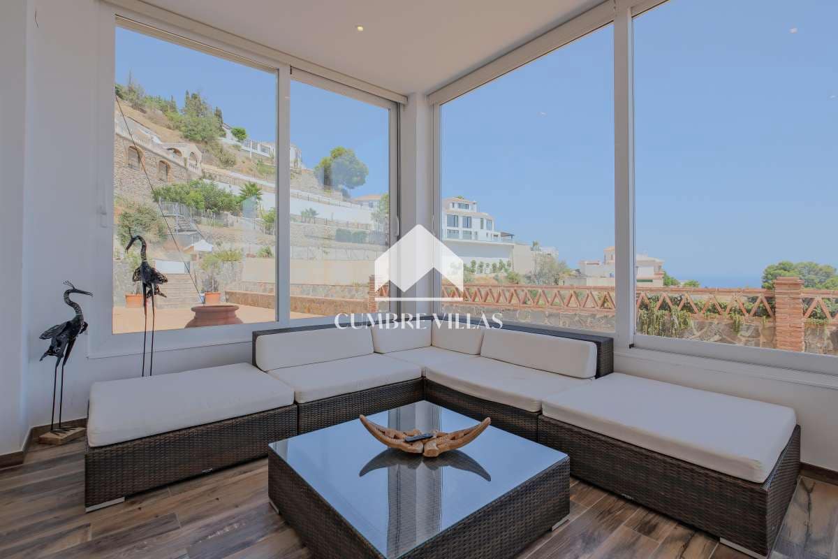 2 bedroom Villa for sale in Almunecar with pool - € 745,000 (Ref: 9694529)