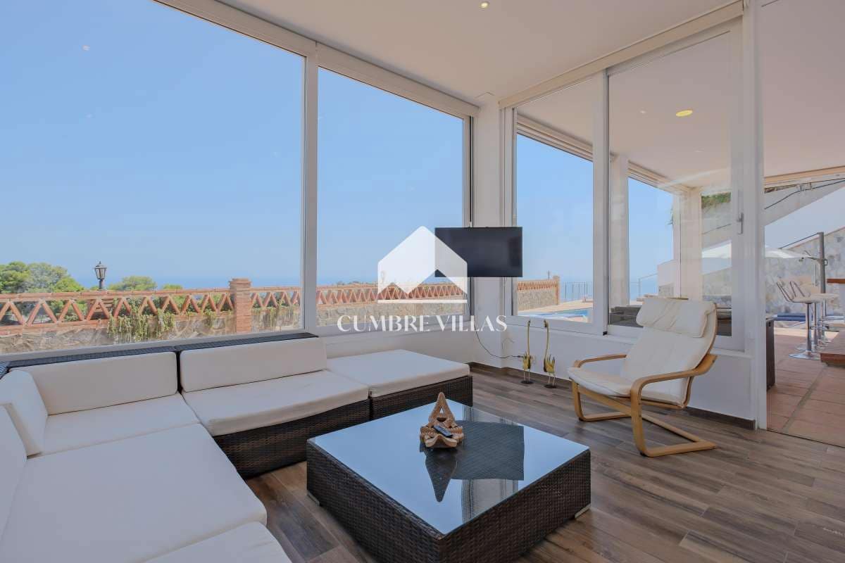 2 bedroom Villa for sale in Almunecar with pool - € 745,000 (Ref: 9694529)