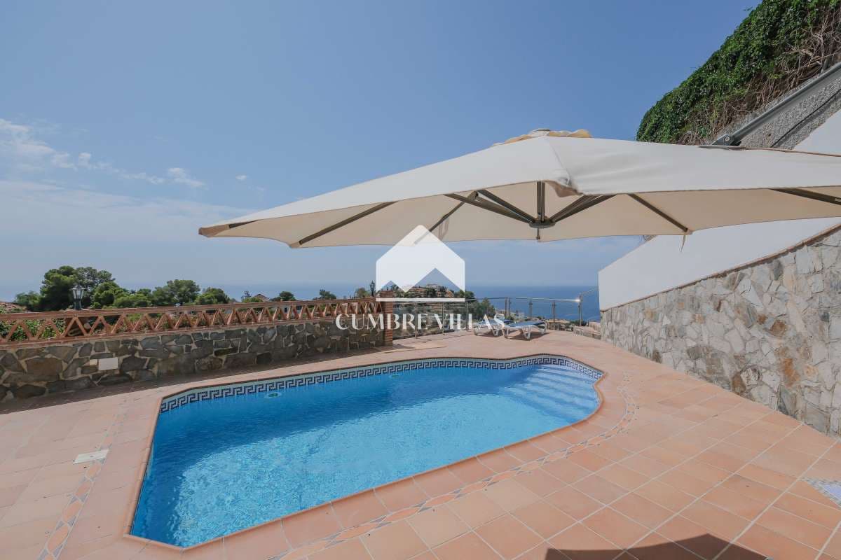 2 bedroom Villa for sale in Almunecar with pool - € 745,000 (Ref: 9694529)