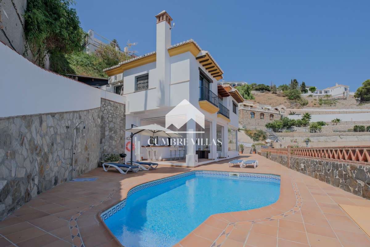 2 bedroom Villa for sale in Almunecar with pool - € 745,000 (Ref: 9694529)