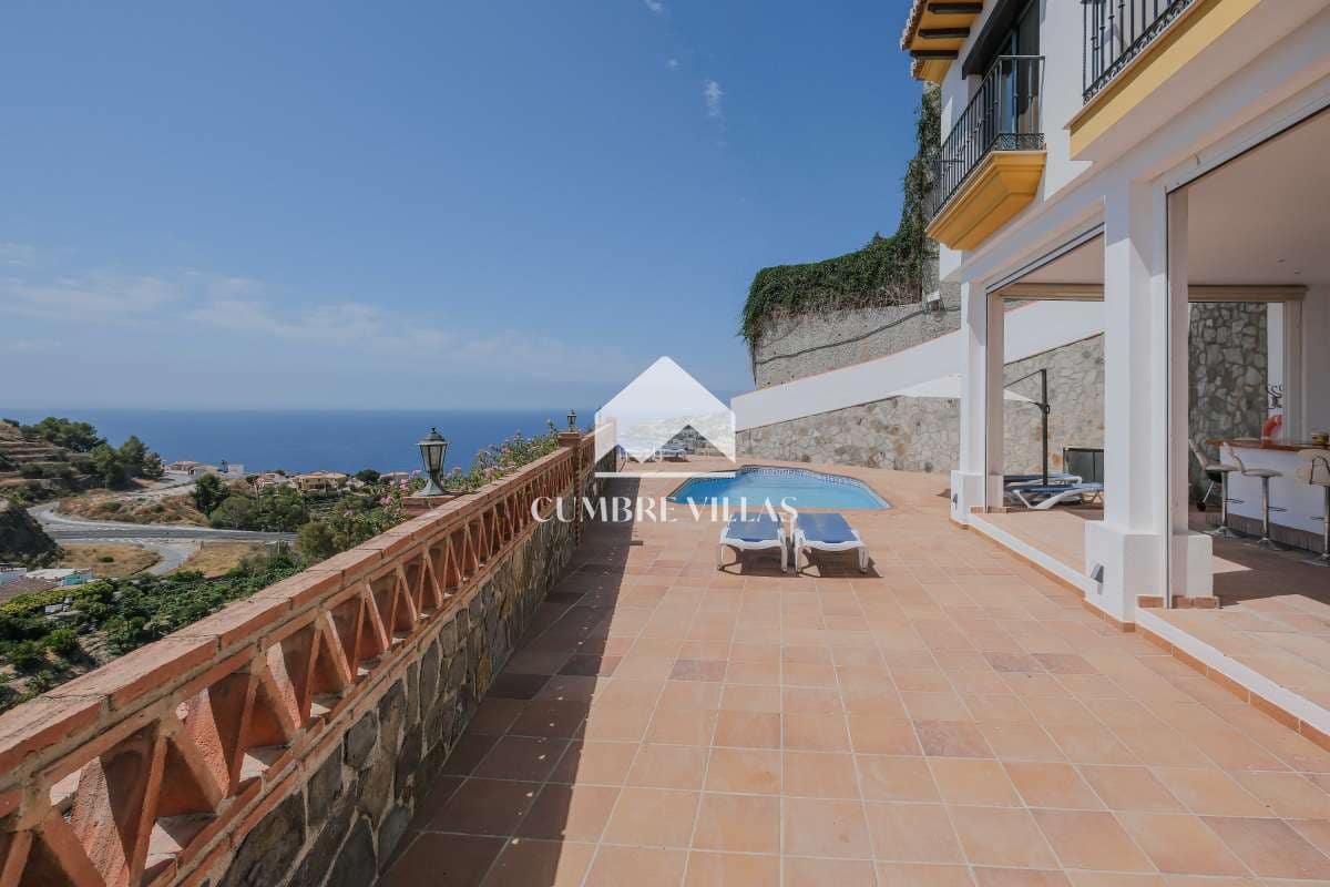 2 bedroom Villa for sale in Almunecar with pool - € 745,000 (Ref: 9694529)