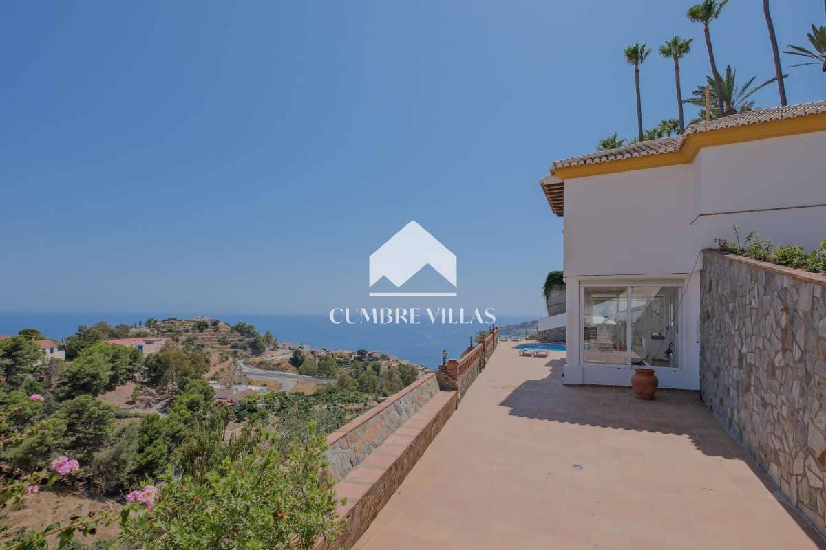 2 bedroom Villa for sale in Almunecar with pool - € 745,000 (Ref: 9694529)