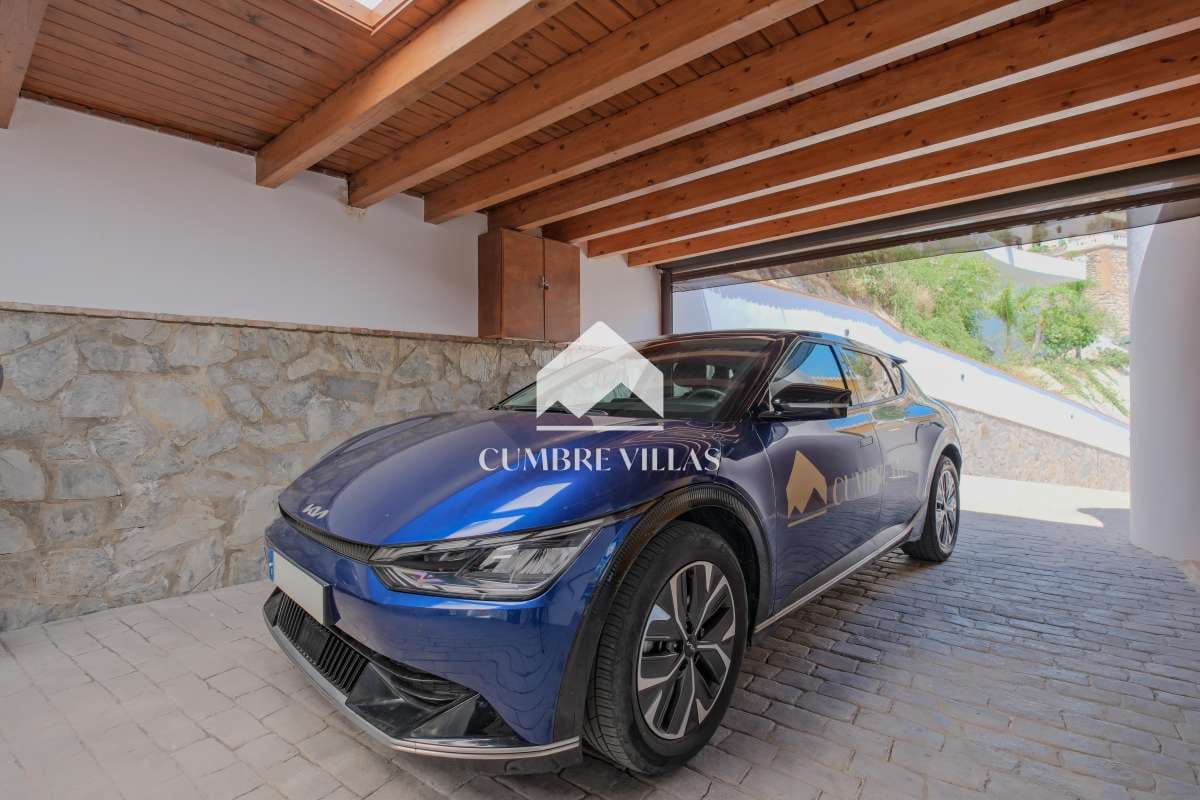 2 bedroom Villa for sale in Almunecar with pool - € 745,000 (Ref: 9694529)