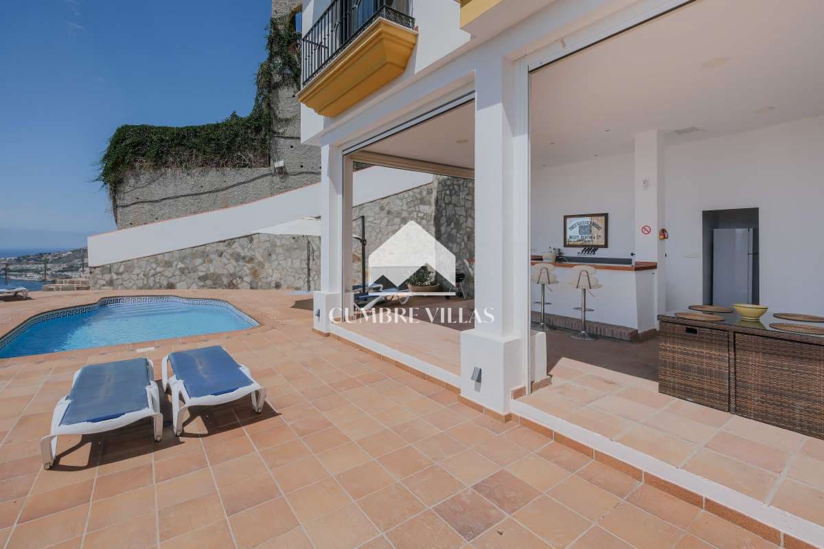 2 bedroom Villa for sale in Almunecar with pool - € 745,000 (Ref: 9694529)