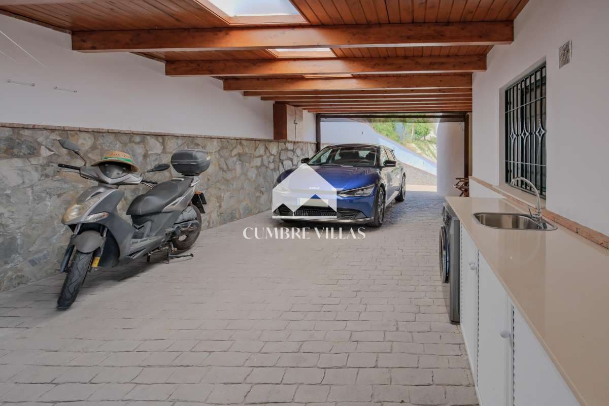 2 bedroom Villa for sale in Almunecar with pool - € 745,000 (Ref: 9694529)