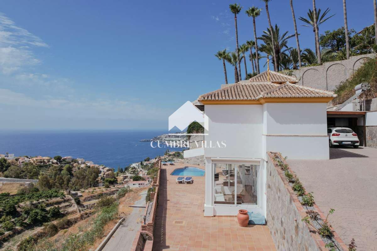 2 bedroom Villa for sale in Almunecar with pool - € 745,000 (Ref: 9694529)