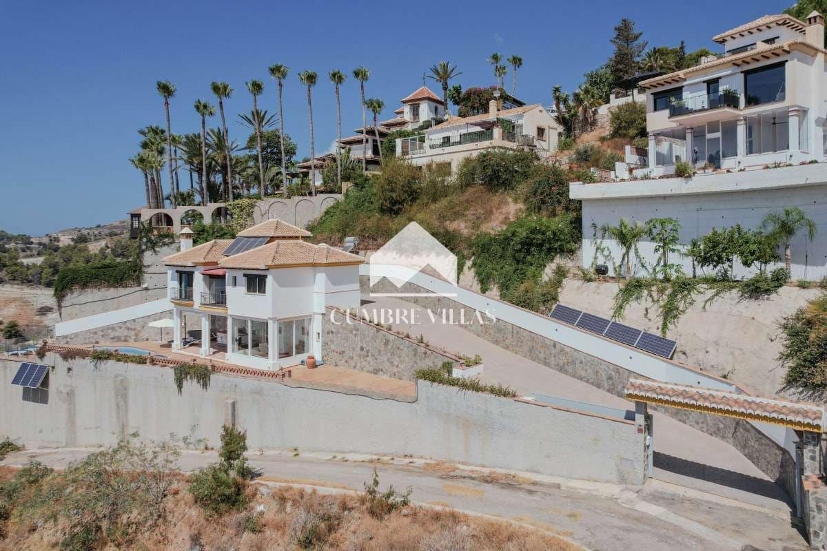 2 bedroom Villa for sale in Almunecar with pool - € 745,000 (Ref: 9694529)