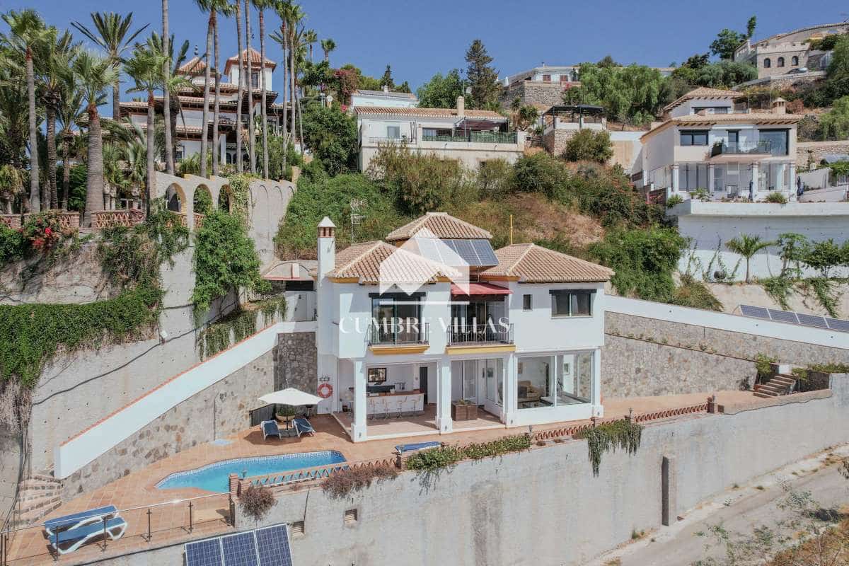 2 bedroom Villa for sale in Almunecar with pool - € 745,000 (Ref: 9694529)