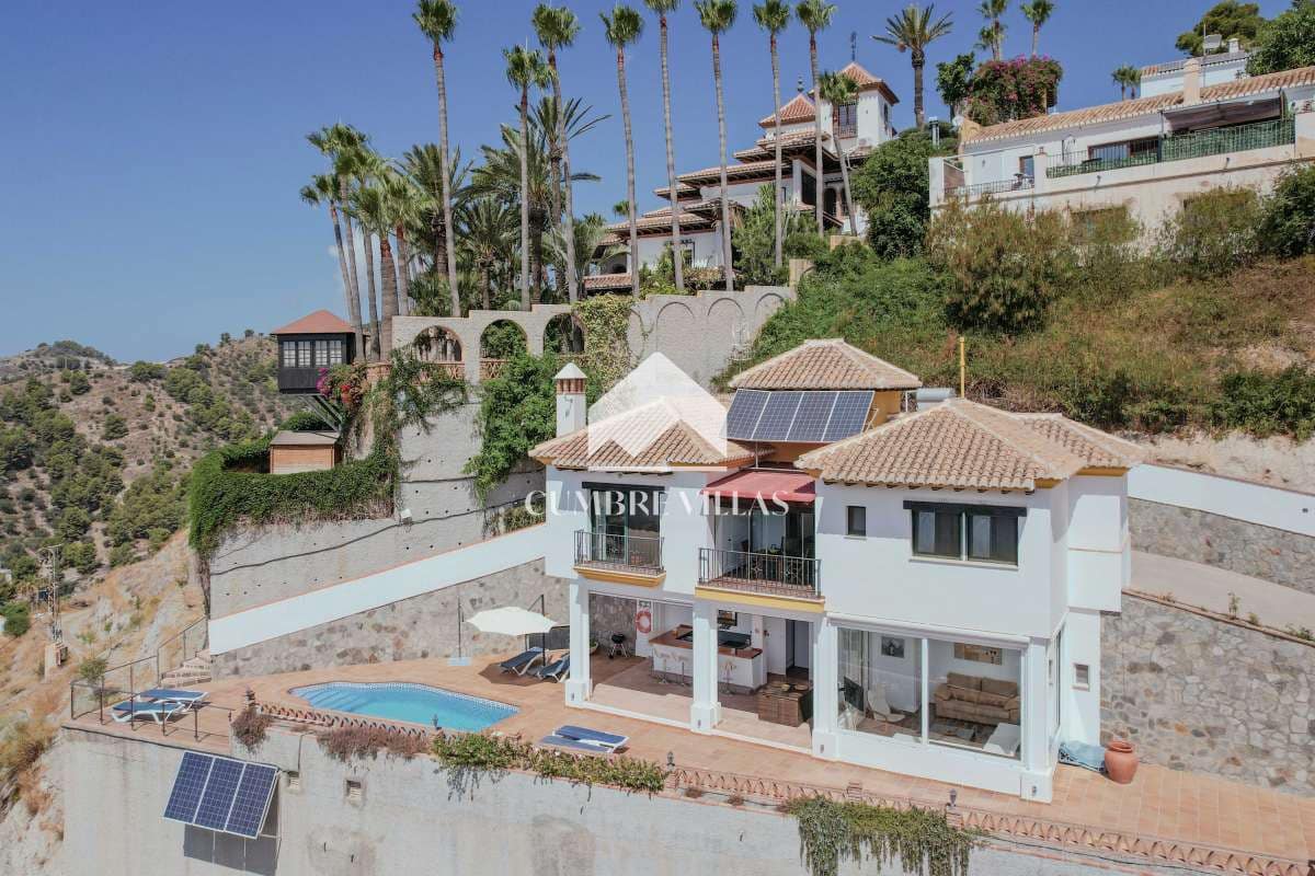 2 bedroom Villa for sale in Almunecar with pool - € 745,000 (Ref: 9694529)