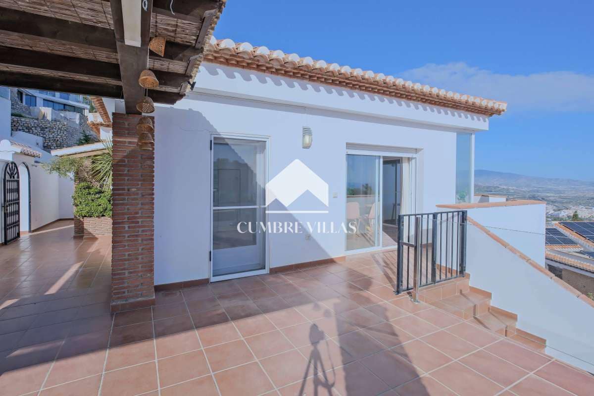 4 quarto Moradia para venda em Salobrena com piscina - 639 000 € (Ref: 9737349)