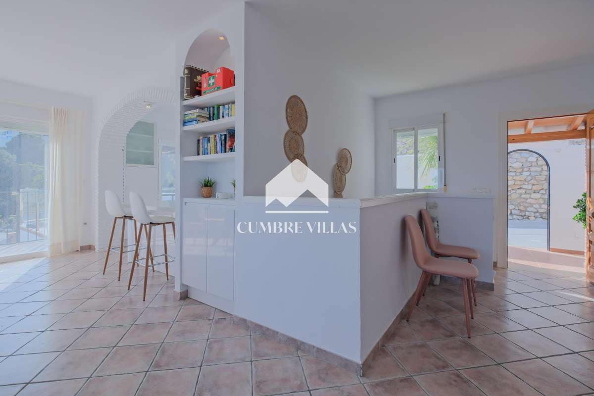 4 quarto Moradia para venda em Salobrena com piscina - 639 000 € (Ref: 9737349)