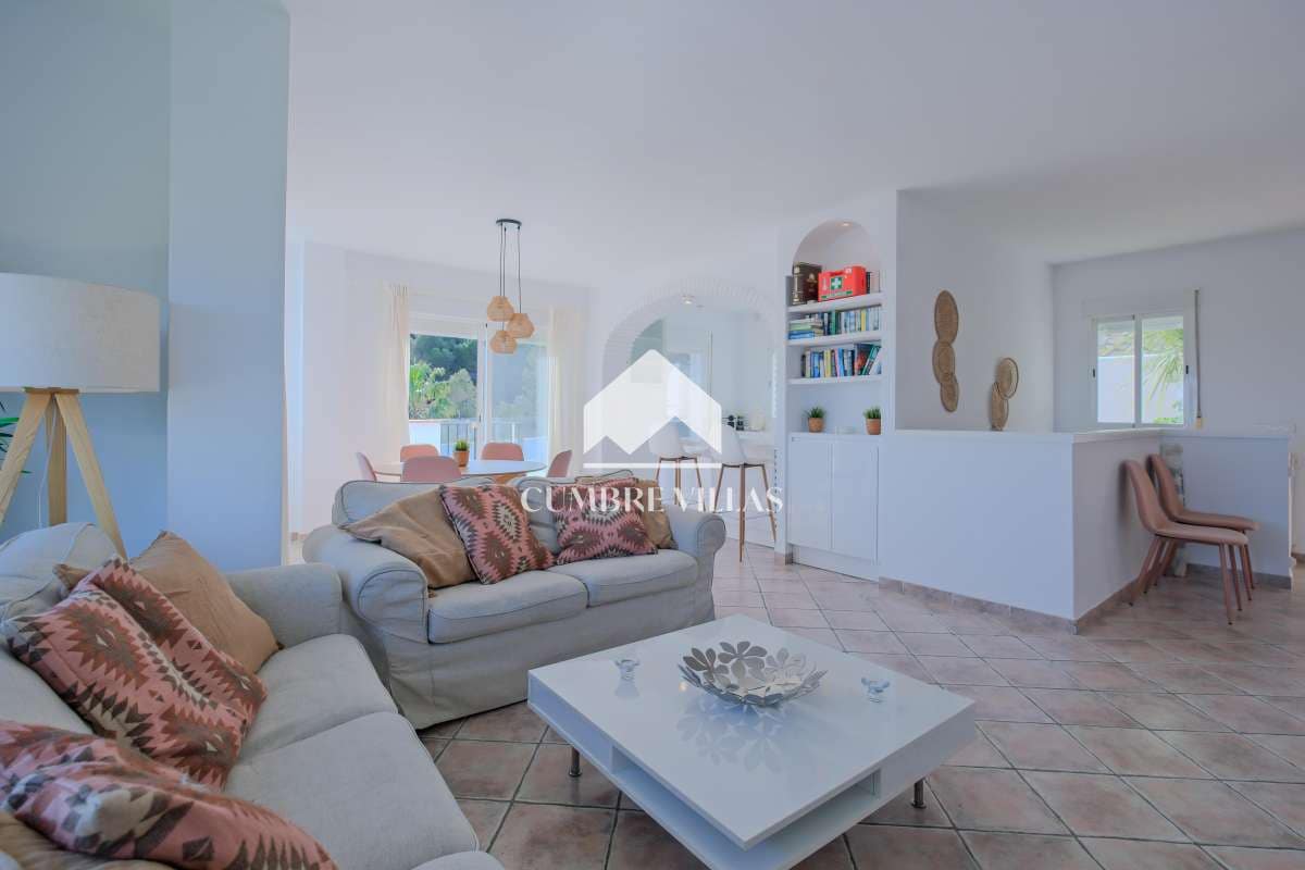 4 quarto Moradia para venda em Salobrena com piscina - 639 000 € (Ref: 9737349)