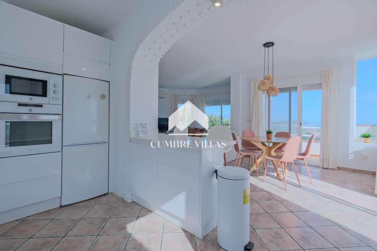 4 quarto Moradia para venda em Salobrena com piscina - 639 000 € (Ref: 9737349)