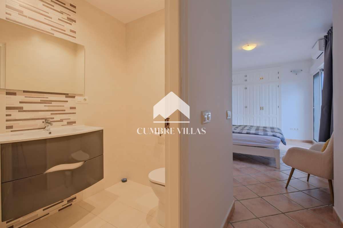 4 quarto Moradia para venda em Salobrena com piscina - 639 000 € (Ref: 9737349)