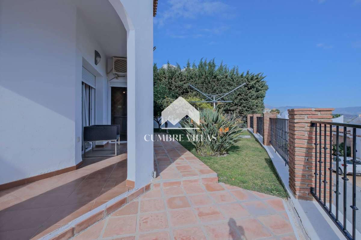 4 quarto Moradia para venda em Salobrena com piscina - 639 000 € (Ref: 9737349)